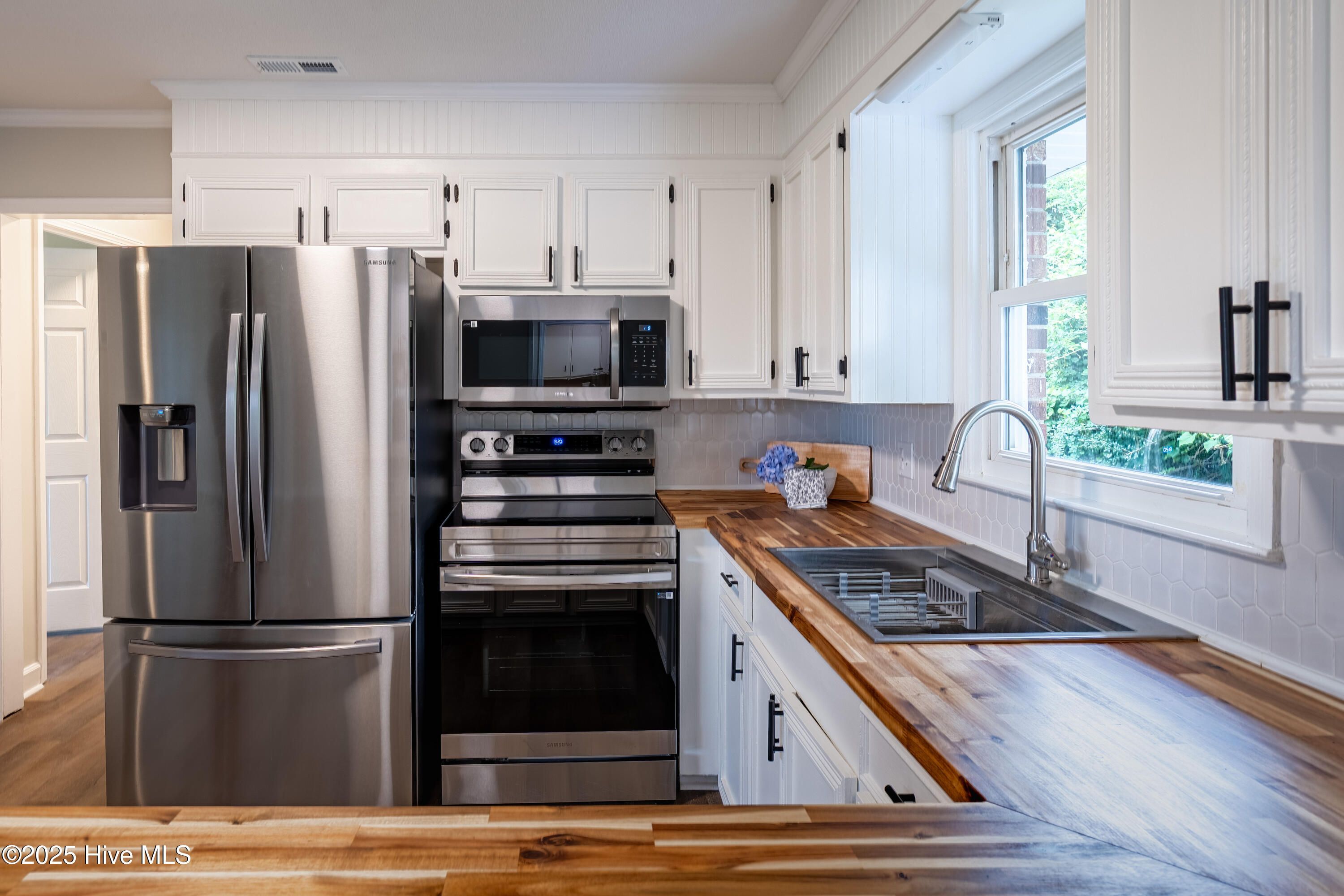 959 Middle Road Trenton, NC 28585 - Photo 8 of 36 Kitchen 3