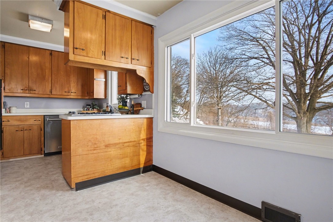 292 River Heights Circle Rochester, NY 14612 - Photo 15 of 50