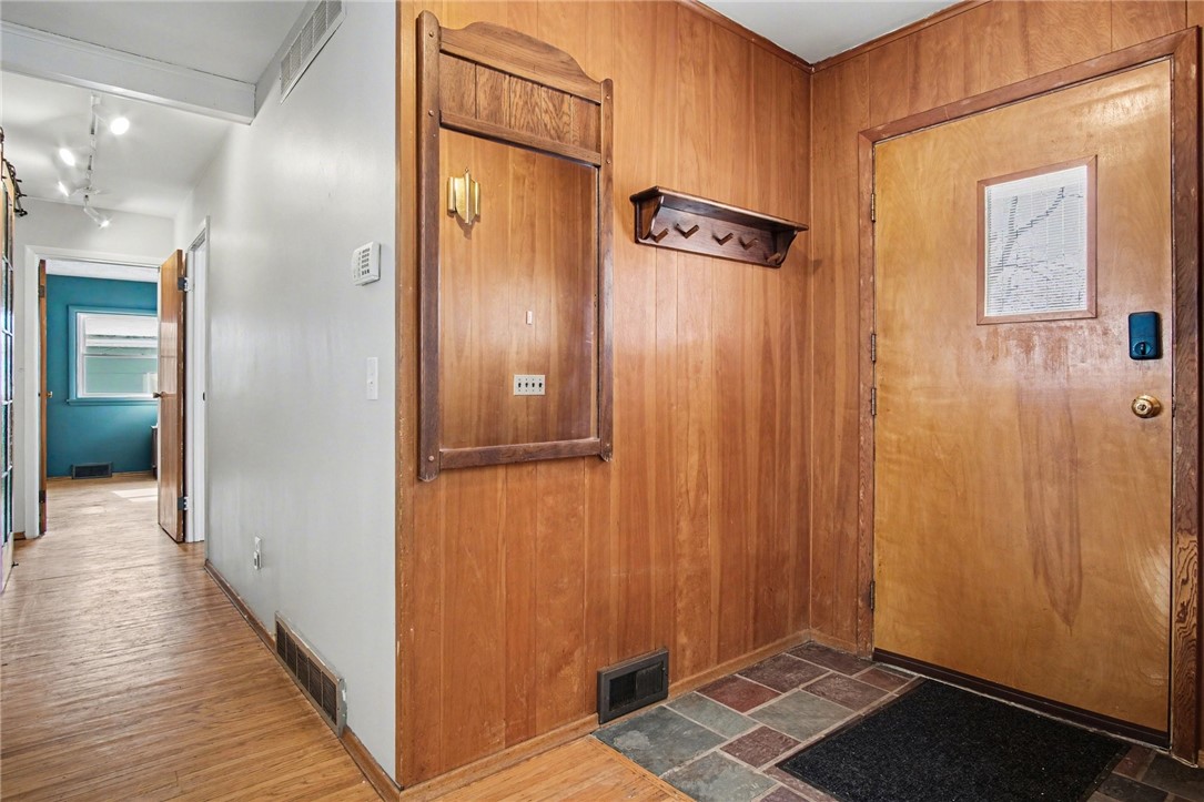 292 River Heights Circle Rochester, NY 14612 - Photo 5 of 50