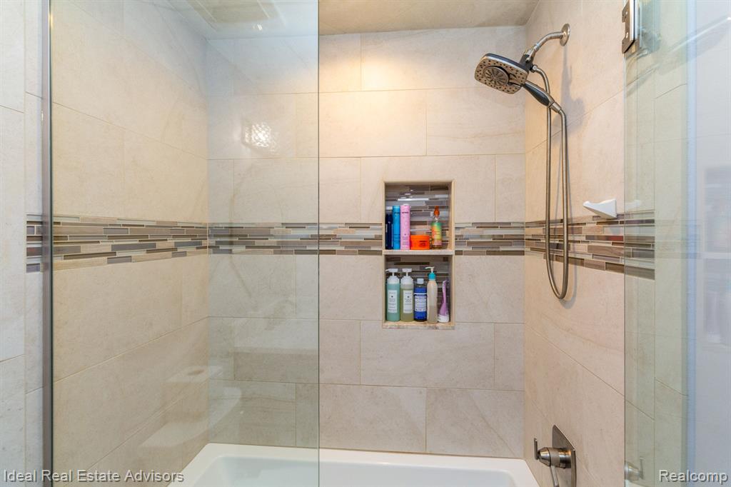 52679 Shelby Road Utica, MI 48316 - Photo 31 of 64 Gallery Image 31