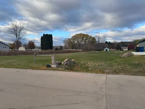 $35,000 | 651 East River Drive, Omro, WI 54963