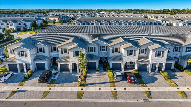 $380,000 | 2649 Southeast 13th Street, Unit 2649, Homestead, FL 33035