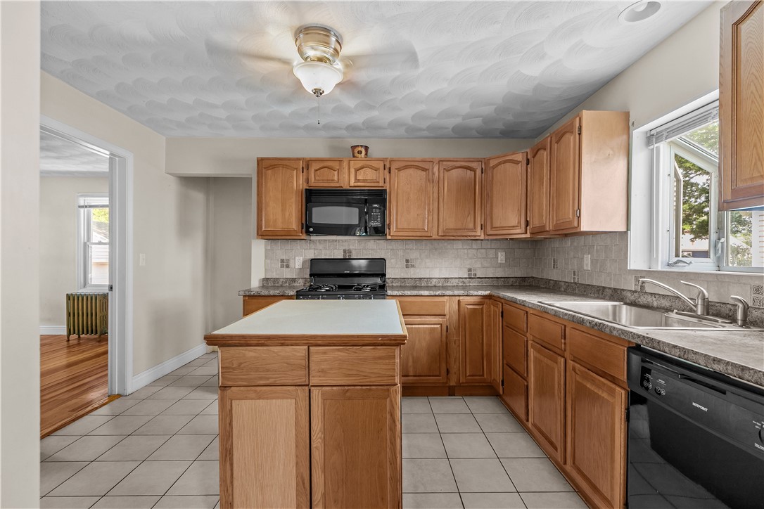 35 Inman Avenue Warwick, RI 02886 - Photo 14 of 44