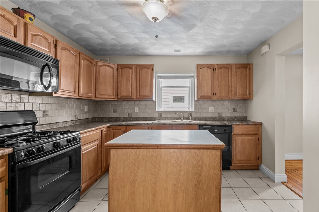 35 Inman Avenue Warwick, RI 02886 - Photo 15 of 44