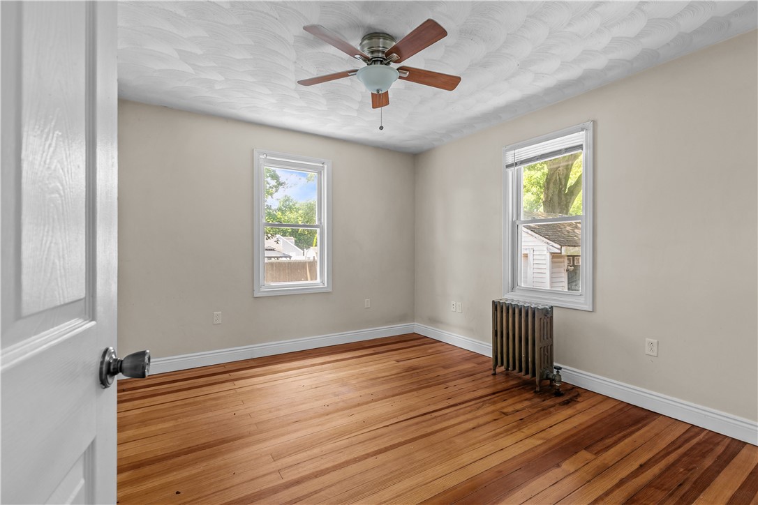 35 Inman Avenue Warwick, RI 02886 - Photo 18 of 44