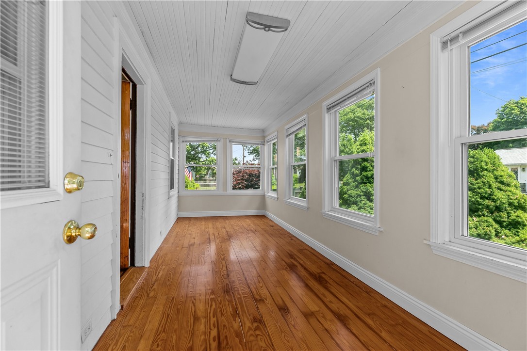 35 Inman Avenue Warwick, RI 02886 - Photo 4 of 44