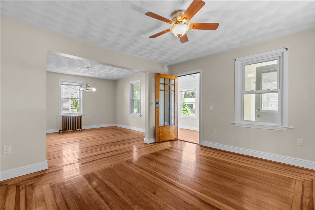 35 Inman Avenue Warwick, RI 02886 - Photo 8 of 44