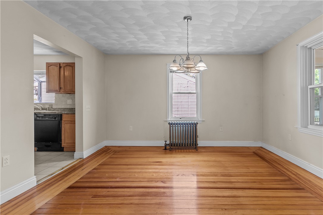 35 Inman Avenue Warwick, RI 02886 - Photo 10 of 44