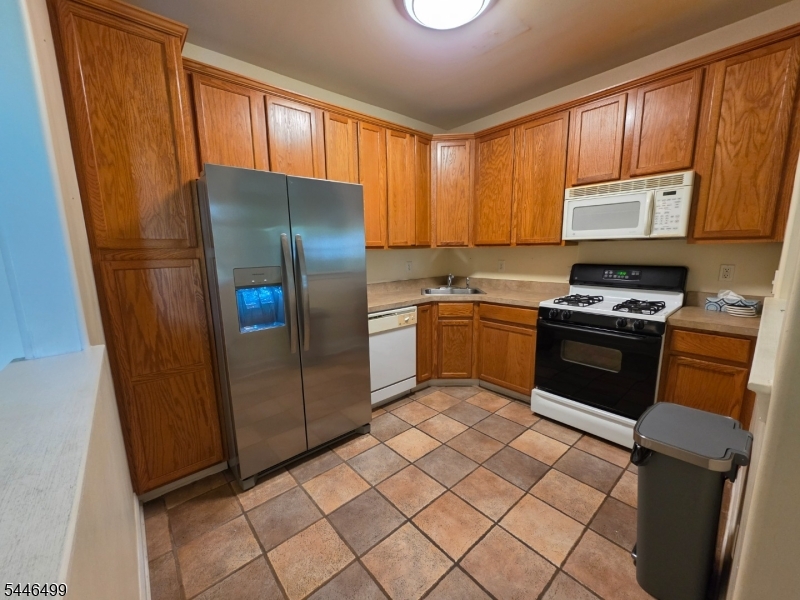 77 Limerick Lane Phillipsburg, NJ 08865 - Photo 5 of 12