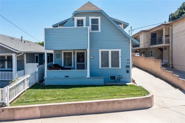 a view of house with a yard