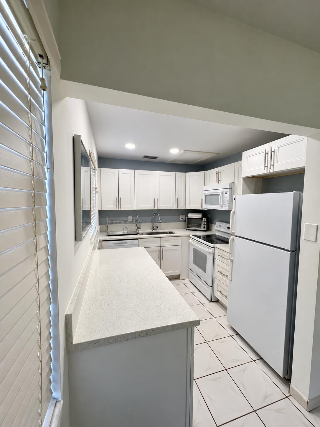 164 Mansfield D Boca Raton, FL 33434 - Photo 2 of 13 26912871-9ad1-4db3-9622-859c9bf6b064