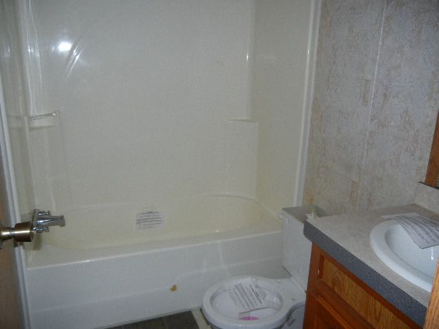 1184 Davis Road Sandusky, MI 48471 - Photo 13 of 18 31070282-12.JPG