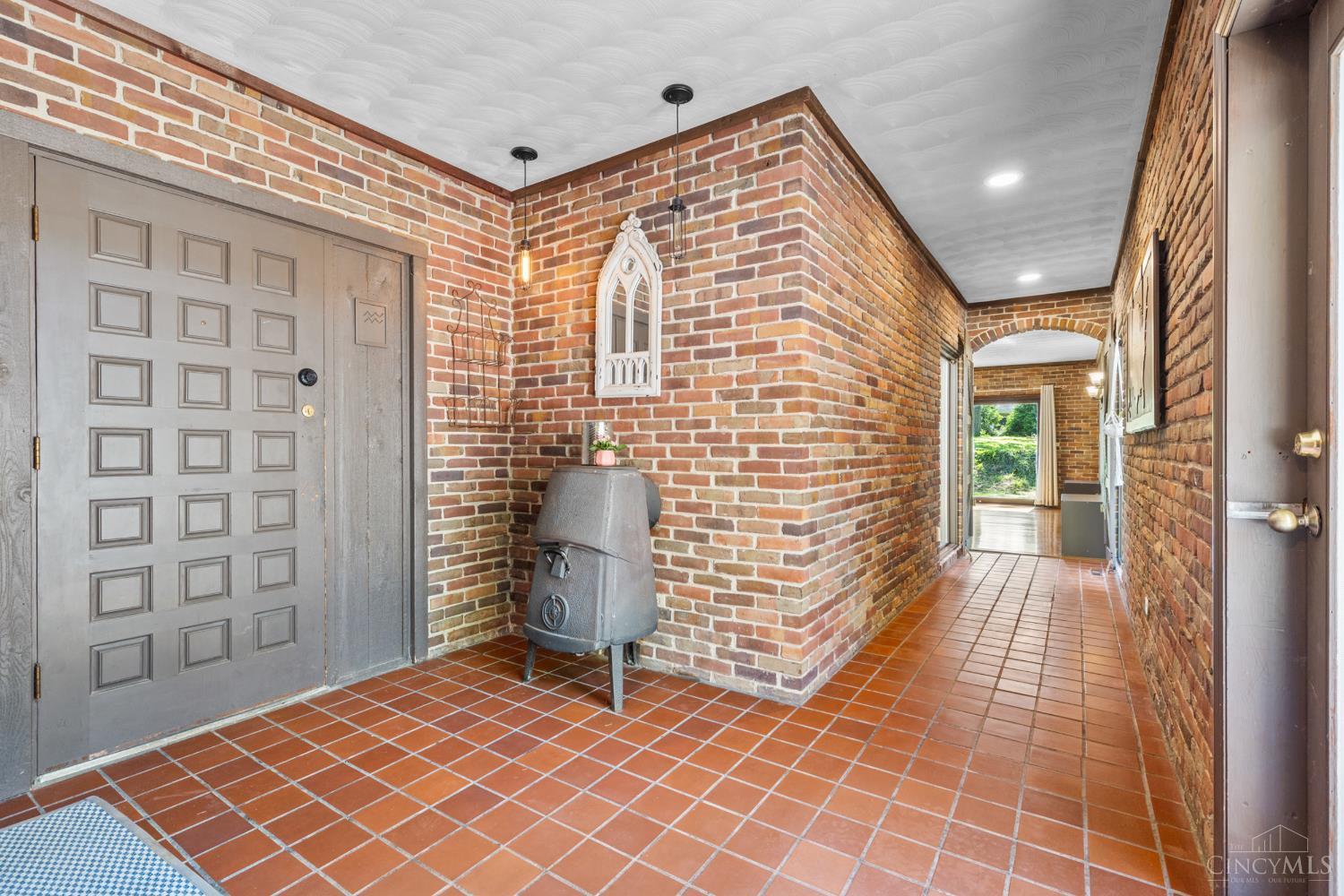 265 Bonham Road Cincinnati, OH 45215 - Photo 8 of 71 Gallery Image 8