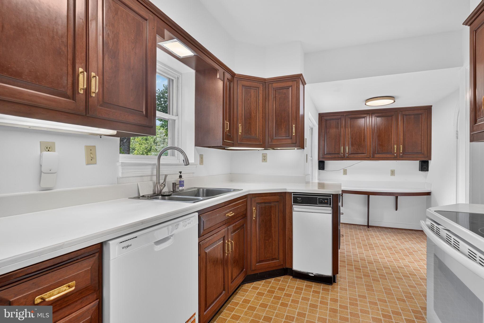 8112 Rayburn Road Bethesda, MD 20817 - Photo 19 of 52