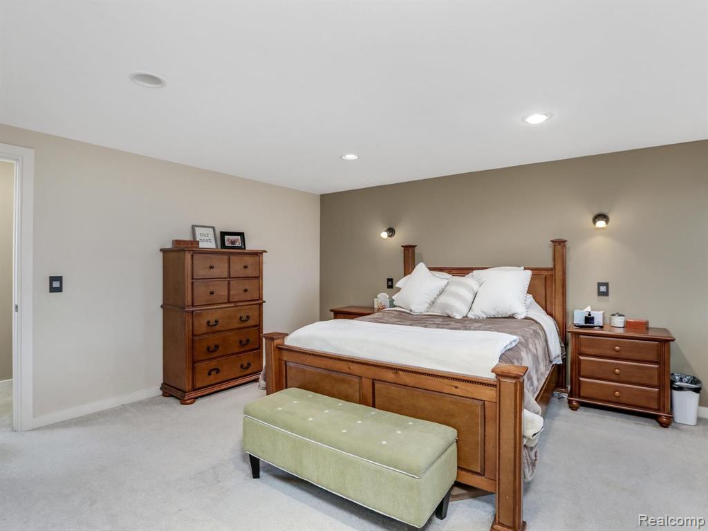 2965 Meadowbrook Drive Rochester Hills, MI 48309 - Photo 19 of 32