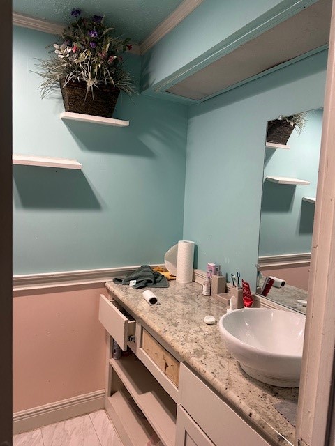 4303 Chestergate Drive Spring, TX 77373 - Photo 33 of 35 a bathroom with a sink and a mirror