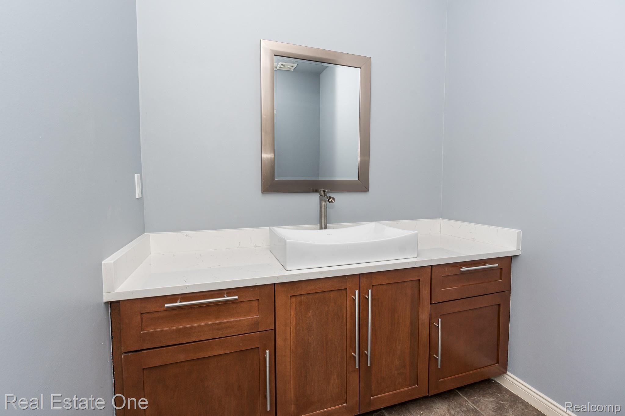 1436 Galena Rochester, MI 48306 - Photo 17 of 41 1436 Galena MLS-W116.jpg