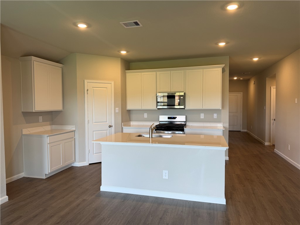 1020 Legrand Street Brenham, TX 77833 - Photo 2 of 9