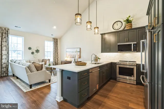 $390,370 | 90 Cedar Lane, Unit 66, Levittown, PA 19055