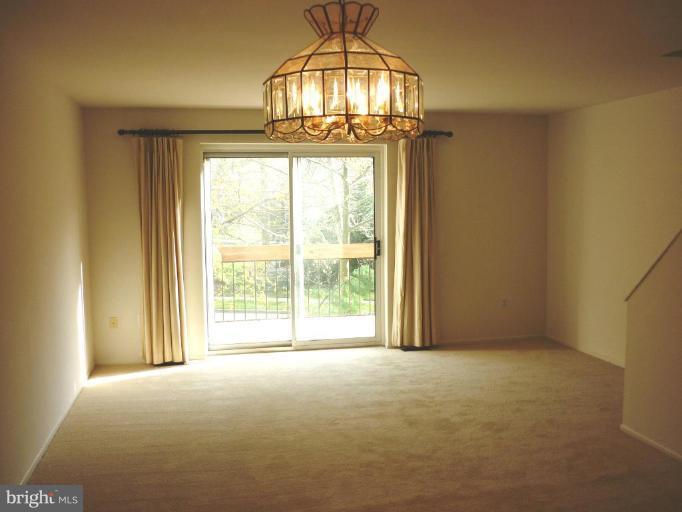 9707 Early Spring Way Columbia, MD 21046 - Photo 3 of 11 Living Room/Dining Room