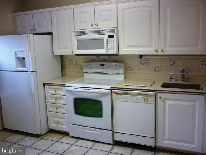 9707 Early Spring Way Columbia, MD 21046 - Photo 4 of 11 Kitchen #2