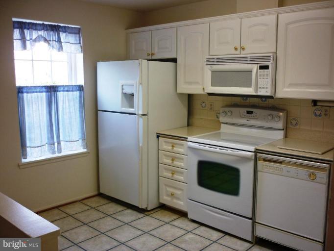 9707 Early Spring Way Columbia, MD 21046 - Photo 5 of 11 Kitchen