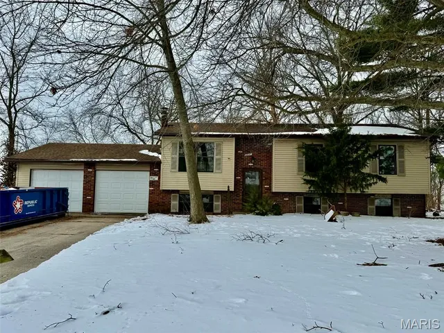 $95,000 | 34241 Bluegill Drive, Brighton, IL 62012