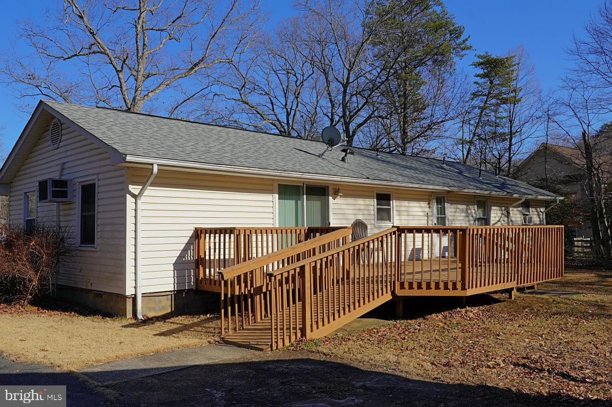 8965 Riverside Road Nanjemoy, MD 20662 - Photo 4 of 25 Back of house with deck
