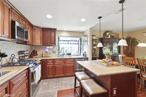 $989,900 | 23902 Villena, Mission Viejo, CA 92692