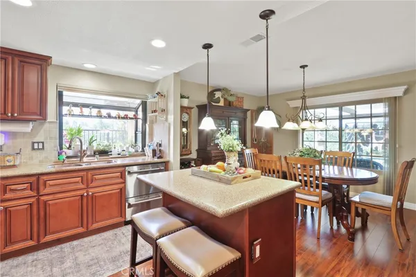 $989,900 | 23902 Villena, Mission Viejo, CA 92692