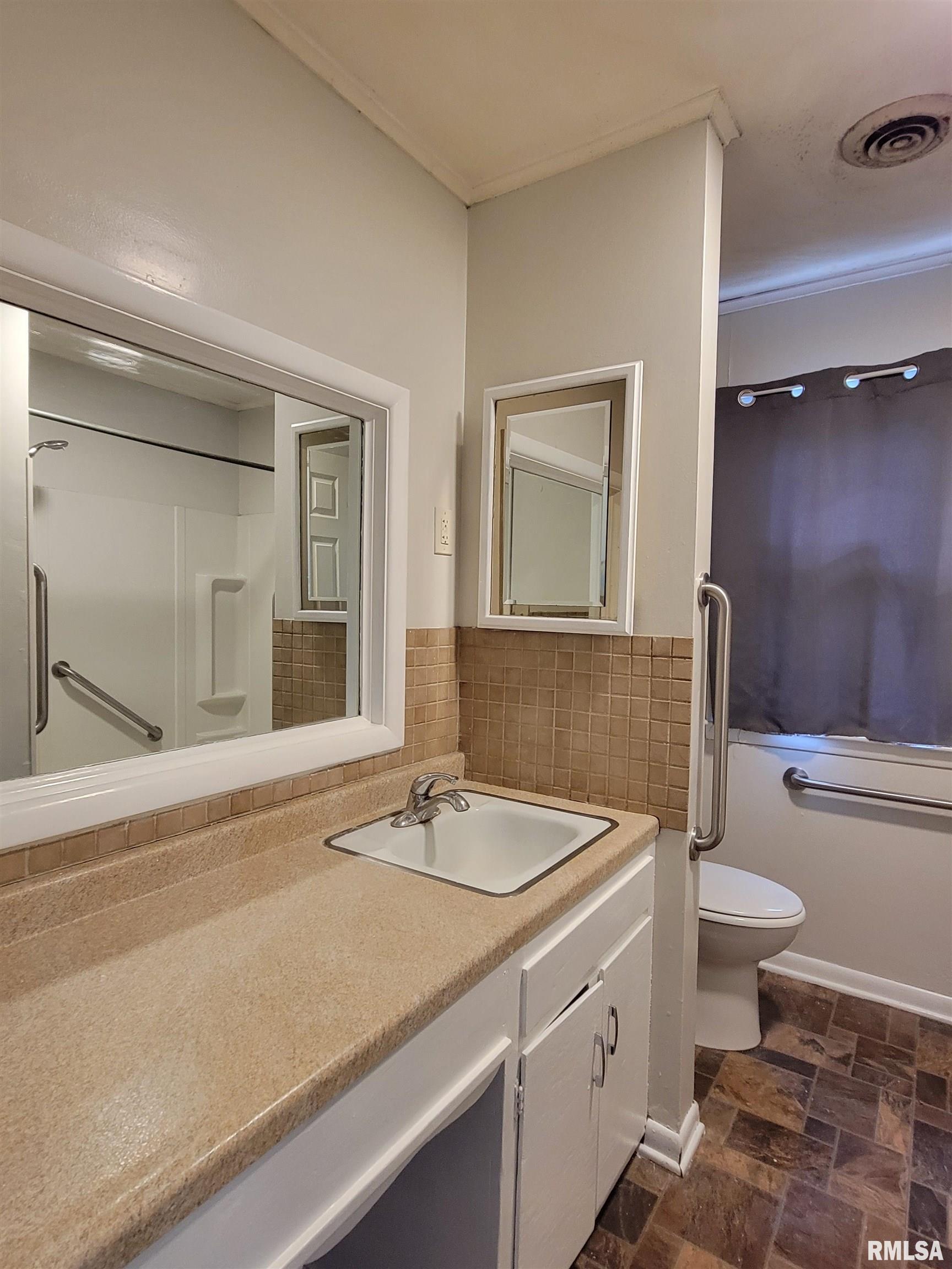 1313 Harrison Drive Clinton, IA 52732 - Photo 16 of 24