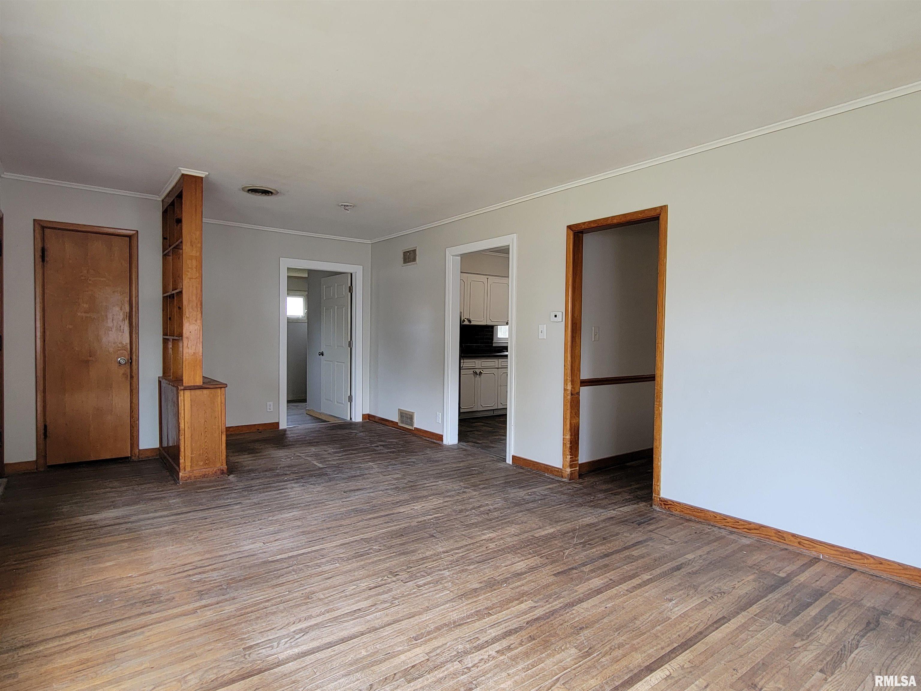 1313 Harrison Drive Clinton, IA 52732 - Photo 4 of 24