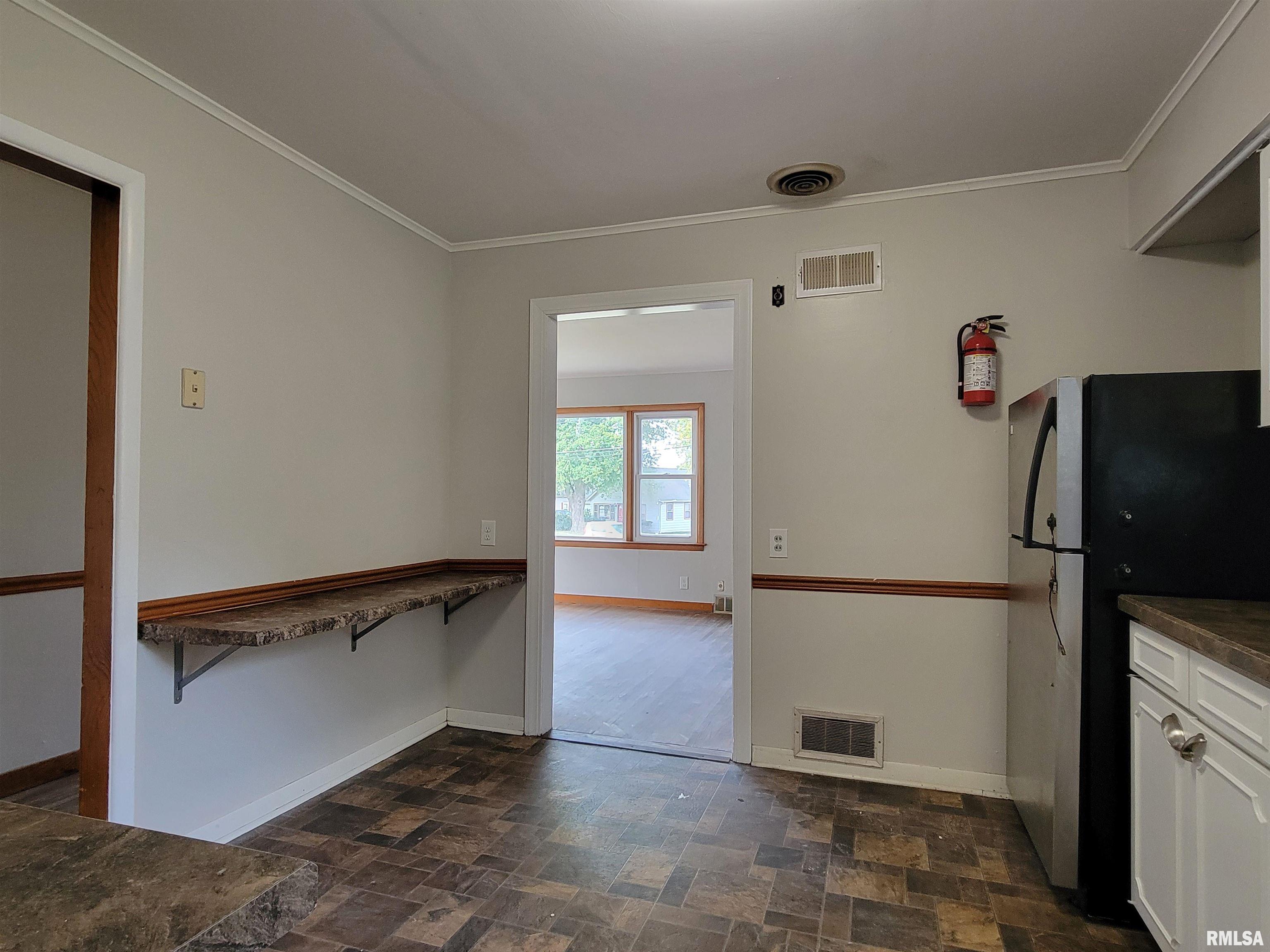 1313 Harrison Drive Clinton, IA 52732 - Photo 10 of 24