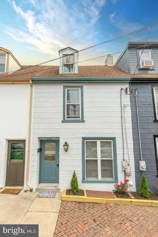 $2,500 | 105 Pensdale Street, Philadelphia, PA 19127
