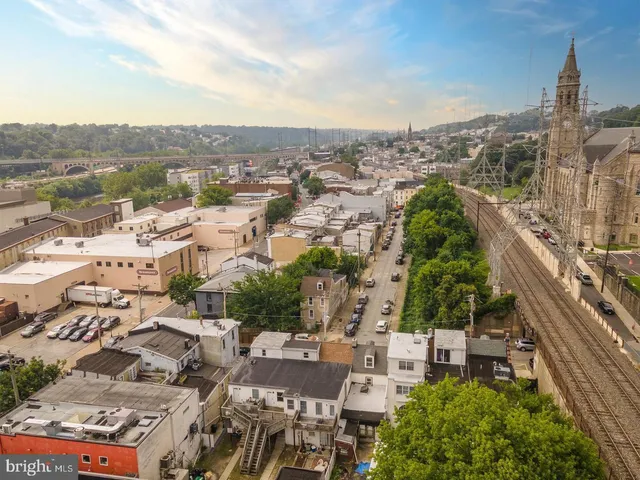 $2,500 | 105 Pensdale Street, Philadelphia, PA 19127