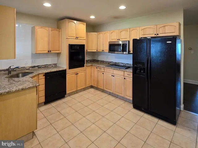 $2,500 | 105 Pensdale Street, Philadelphia, PA 19127