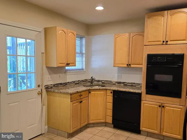 $2,500 | 105 Pensdale Street, Philadelphia, PA 19127