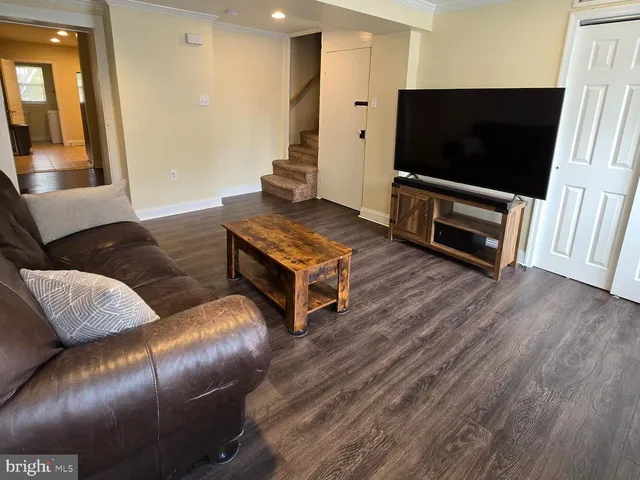 $2,500 | 105 Pensdale Street, Philadelphia, PA 19127