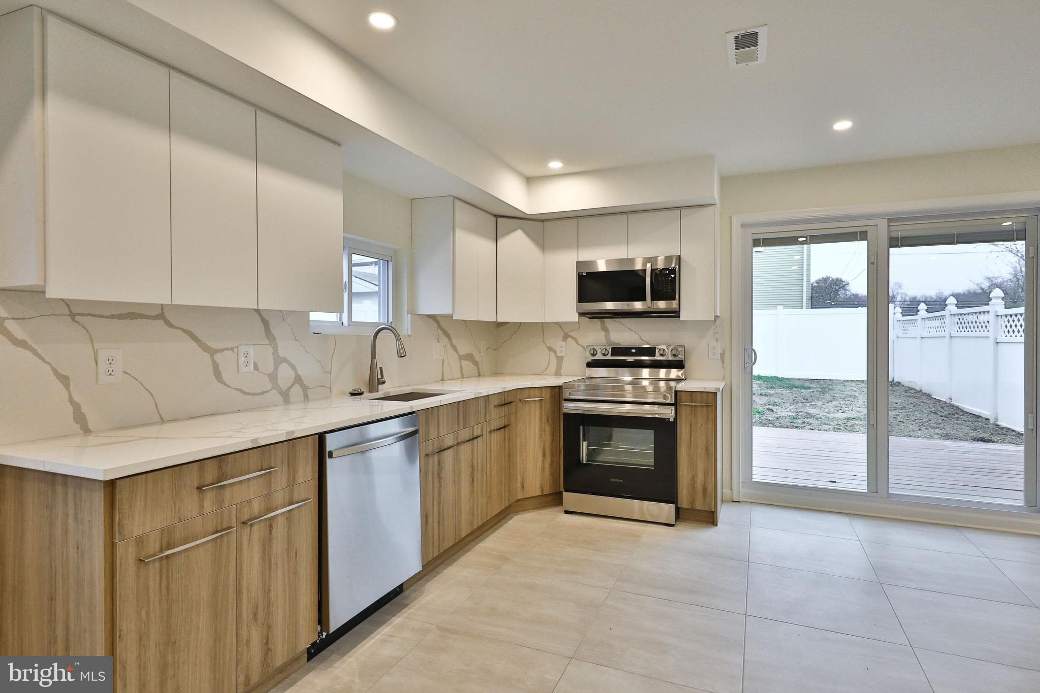 1017 Foster Street Philadelphia, PA 19116 - Photo 2 of 11