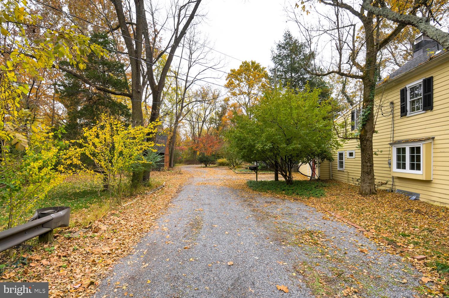 4271 Quakerbridge Road Princeton, NJ 08540 - Photo 51 of 59 Driveway in the Fall