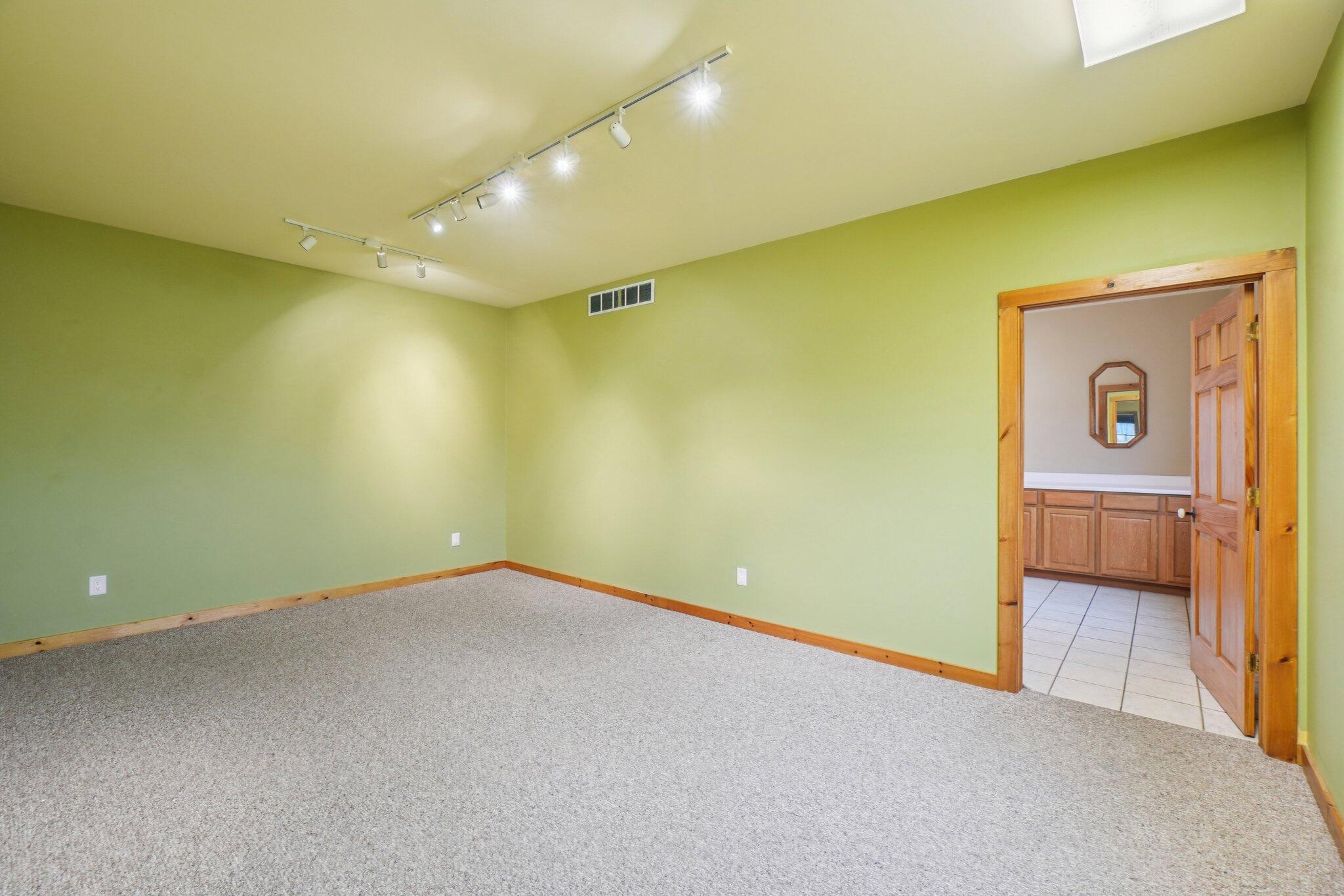 4750 South Zeeb Road Ann Arbor, MI 48103 - Photo 15 of 34 7-web-or-mls-S Zeeb Rd-S1203-007