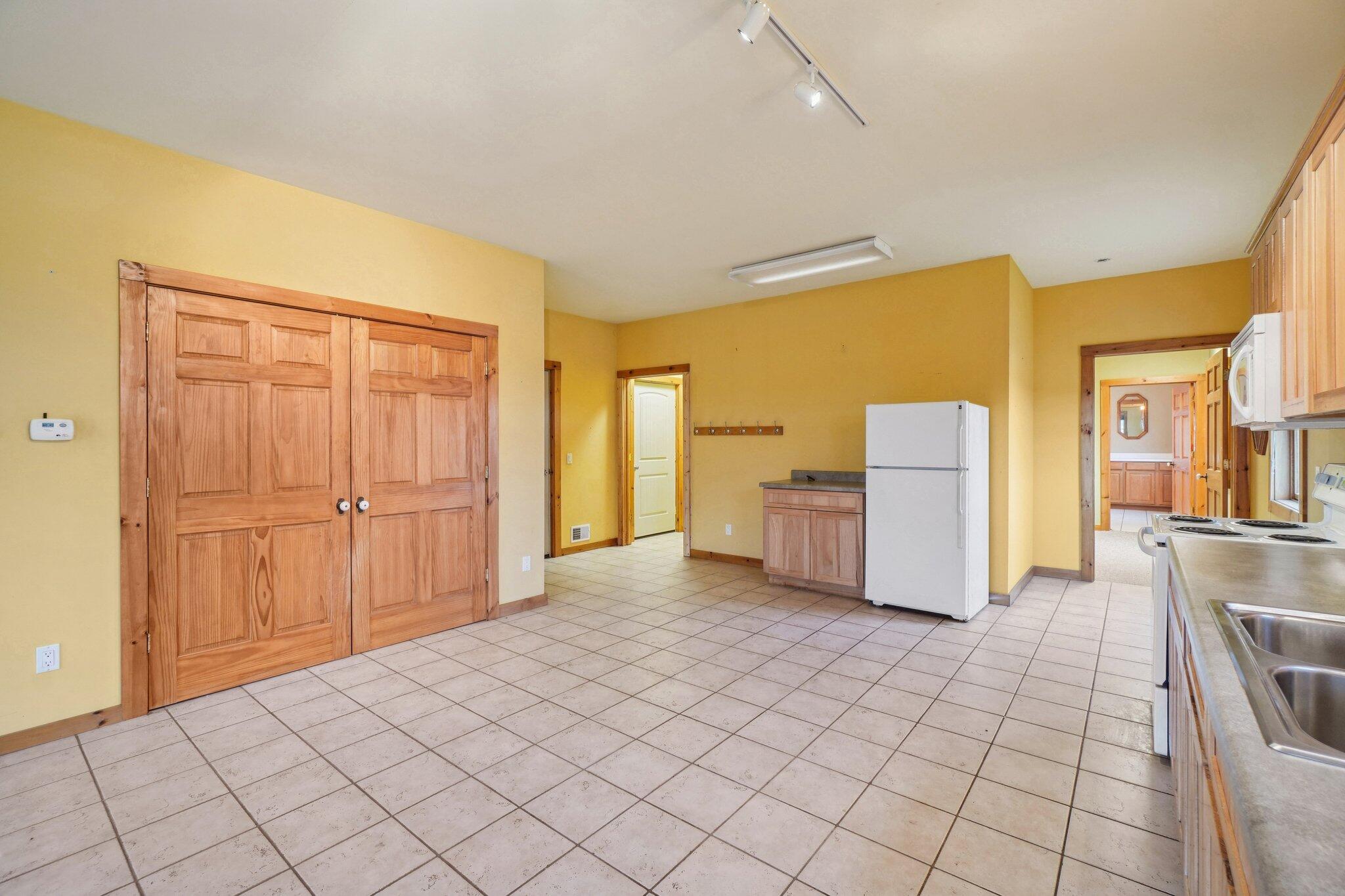 4750 South Zeeb Road Ann Arbor, MI 48103 - Photo 9 of 34 5-web-or-mls-S Zeeb Rd-S1203-005
