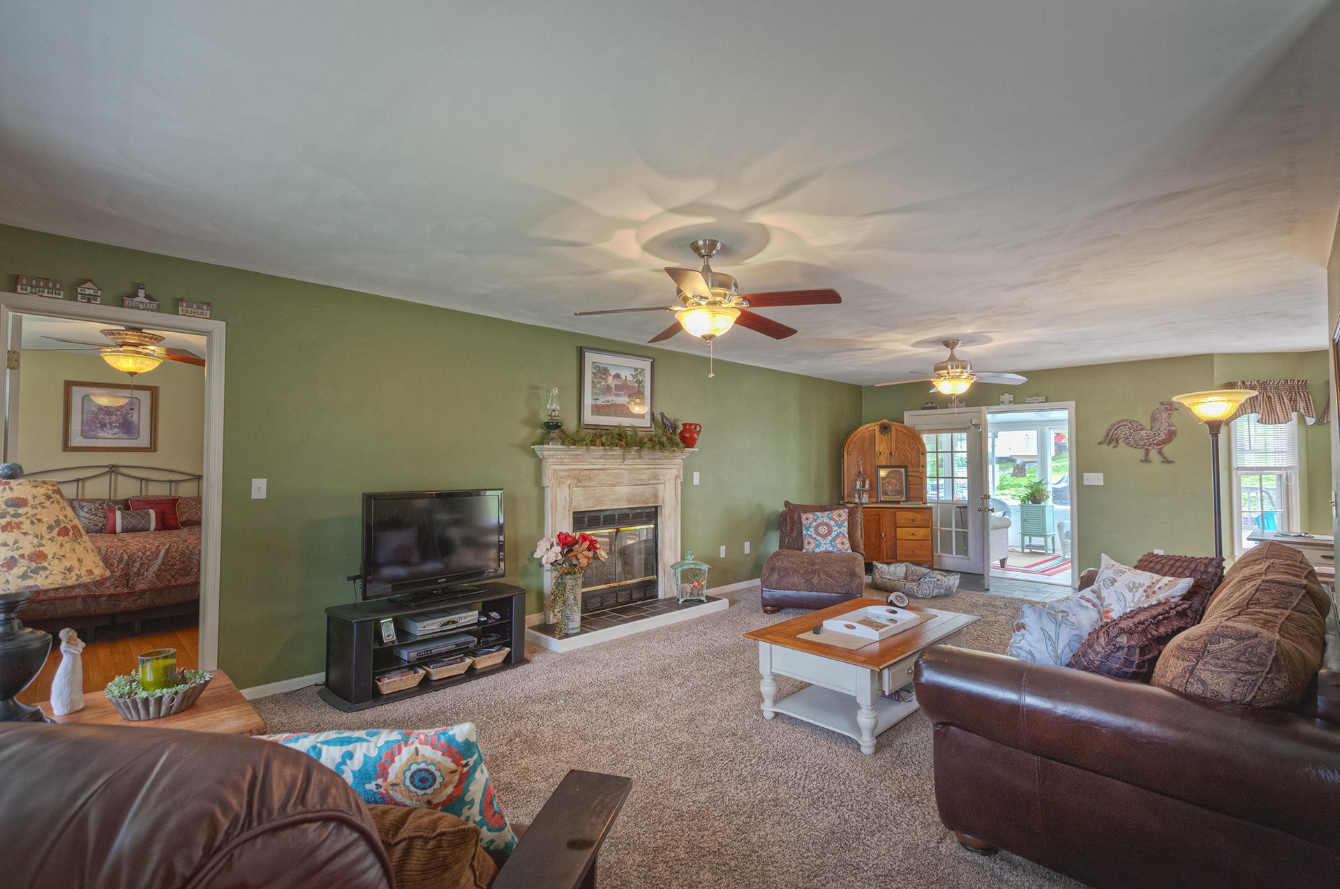 196 McIntosh Road Roanoke, VA 24019 - Photo 4 of 41 5
