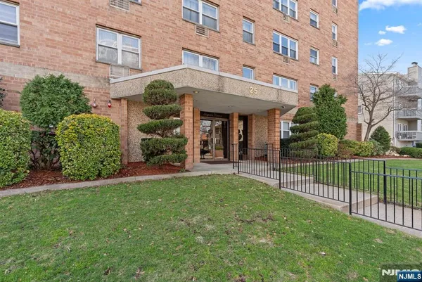 $325,000 | 25 Jefferson Street, Unit 4E, Hackensack, NJ 07601