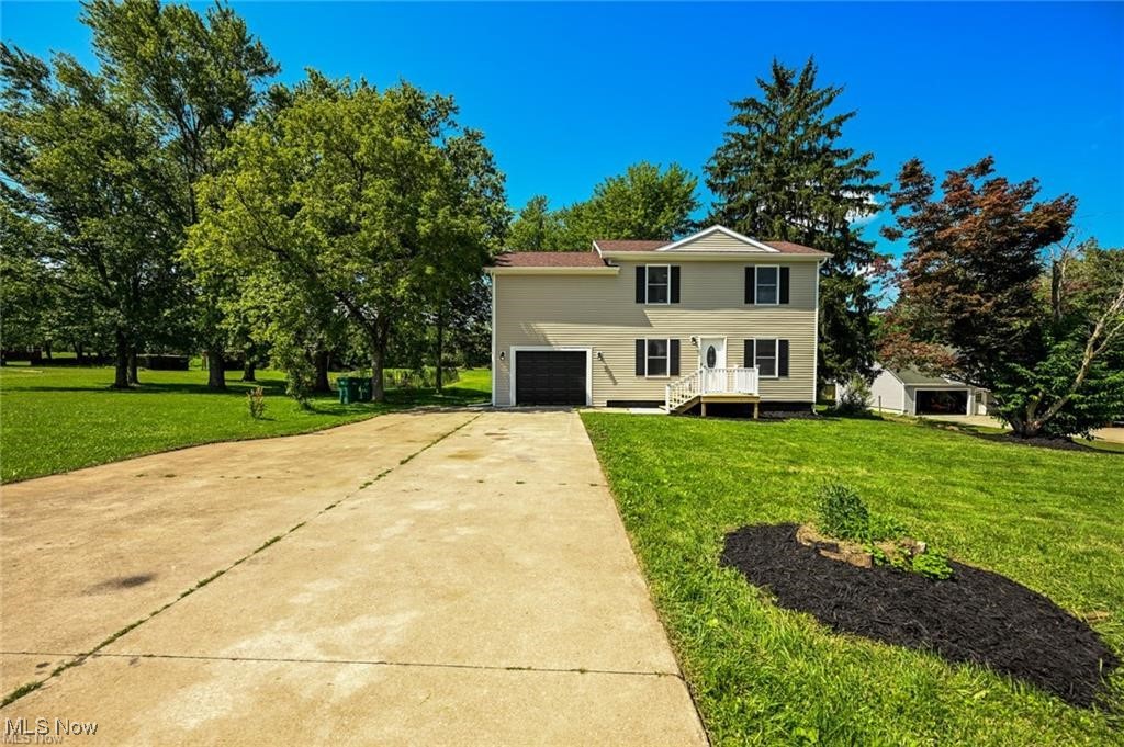 7613 Jefferson Road Ashtabula, OH 44004 - Photo 2 of 35 View of front of property featuring a front yard and a garage