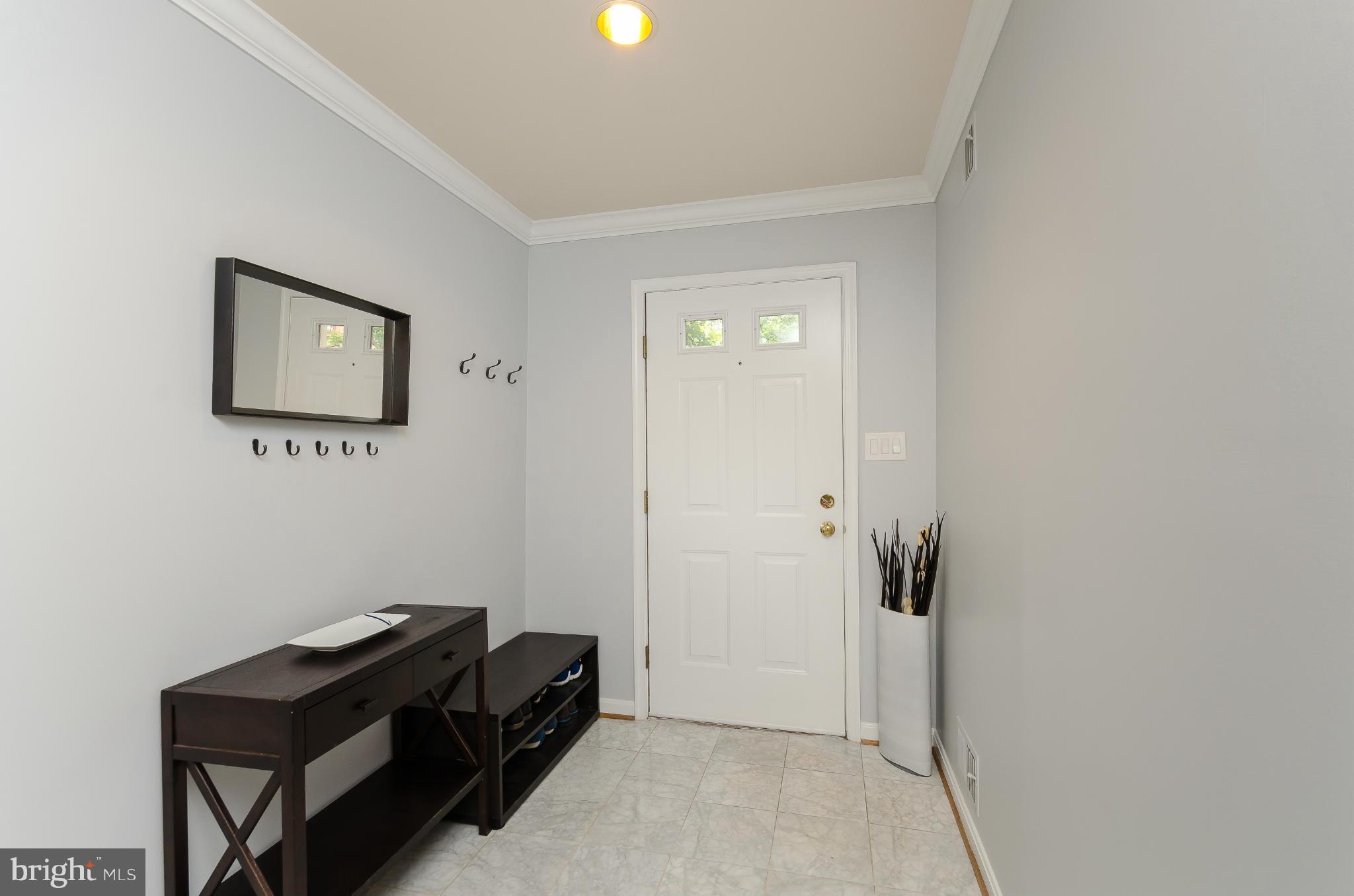 728 West Glebe Road Alexandria, VA 22305 - Photo 3 of 28 a view of a hallway with elevator