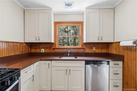$449,900 | 16 Ocean Avenue, East Patchogue, NY 11772