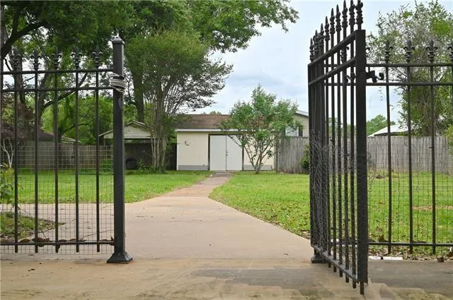 $189,900 | 4227 East Main Street, Hessmer, LA 71341