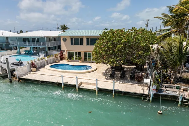 $2,399,000 | 11399 6th Ave Ocean, Marathon, FL 33050