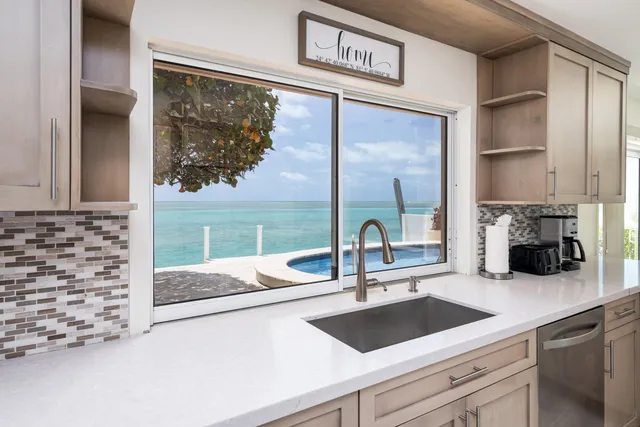 $2,399,000 | 11399 6th Ave Ocean, Marathon, FL 33050